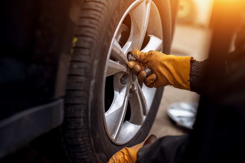 Mobile Tyre Fitting London – locking wheel nut removal service